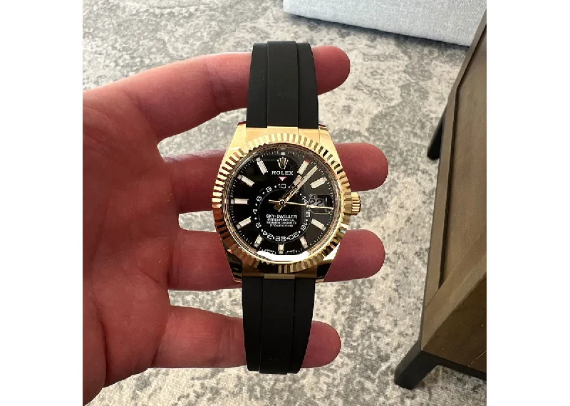 Watches with Silicone Straps for a Soft FeelRolex Sky-Dweller 42mm 326238 Oysterflex Yellow Gold Black Dial