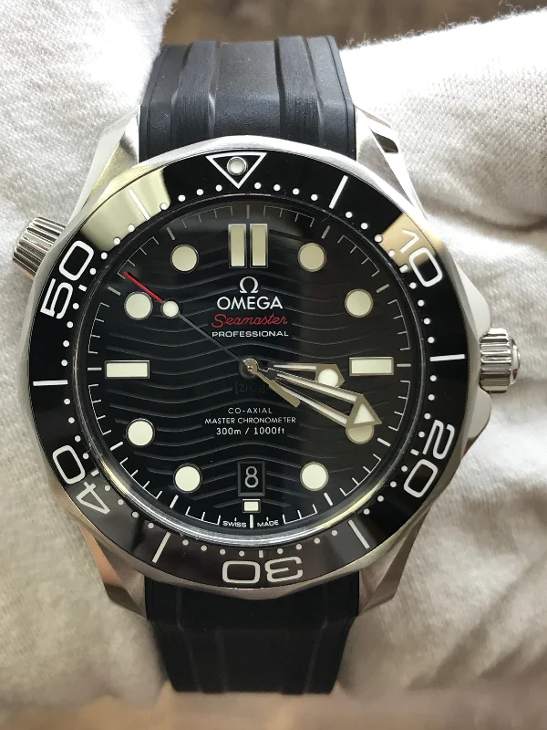 Watches with Silicone Straps for a Soft FeelOmega Seamaster Diver 300M 210.32.42.20.01.001 Black Dial Automatic Men's Watch